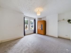 bed 4 - click for photo gallery